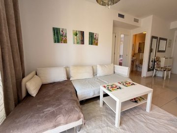 49749twobedroomtopfloorapartmentwithprivateso