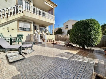 49750twobedroomgardenapartmentinlaregiacaboro