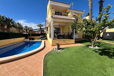 49760astylishdetachedvillaintheprimelocationo