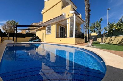 49760astylishdetachedvillaintheprimelocationo