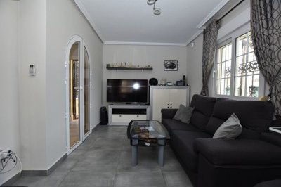 49760astylishdetachedvillaintheprimelocationo
