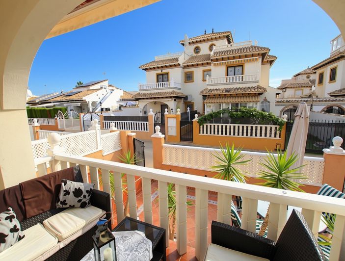 Image No.2-2 Bed Townhouse for sale