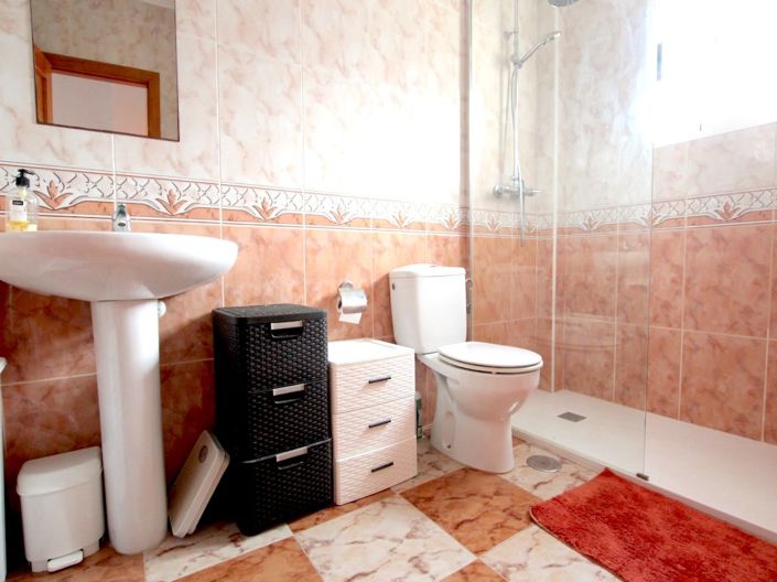 Image No.25-2 Bed Townhouse for sale