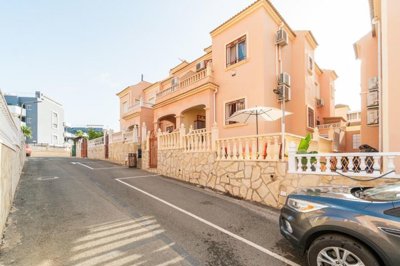 49756awellpresentedtownhousewith3bedsinplayaf