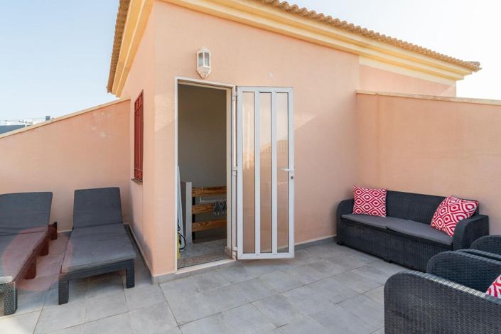 Image No.21-3 Bed Townhouse for sale