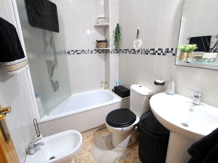 Image No.16-2 Bed Townhouse for sale
