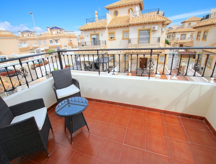 Image No.26-2 Bed Townhouse for sale