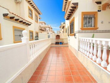 49775beautifullystyled2bed2bathpropertyinlare