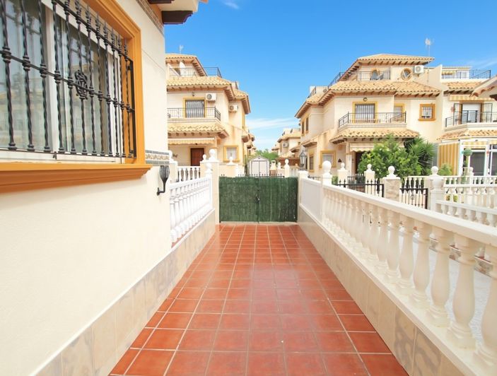Image No.6-2 Bed Townhouse for sale
