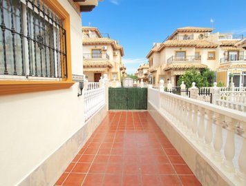 49775beautifullystyled2bed2bathpropertyinlare