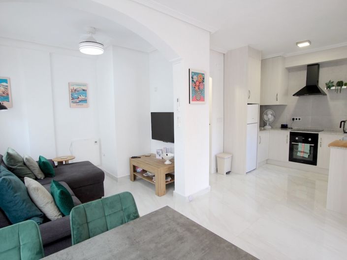 Image No.9-2 Bed Townhouse for sale