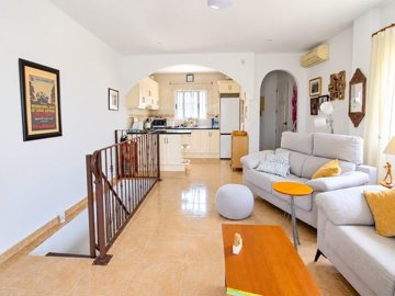49784spaciousdetachedvillawithroomforaprivate