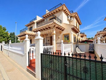 49781spacious2bedhomewithfantasticoutdoorspac