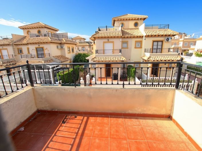Image No.18-2 Bed Townhouse for sale