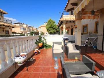 49781spacious2bedhomewithfantasticoutdoorspac
