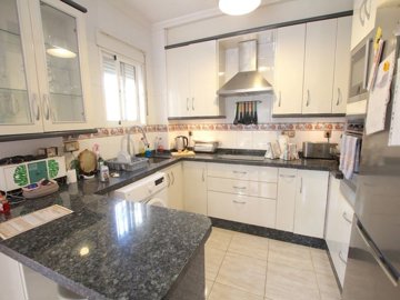 49781spacious2bedhomewithfantasticoutdoorspac