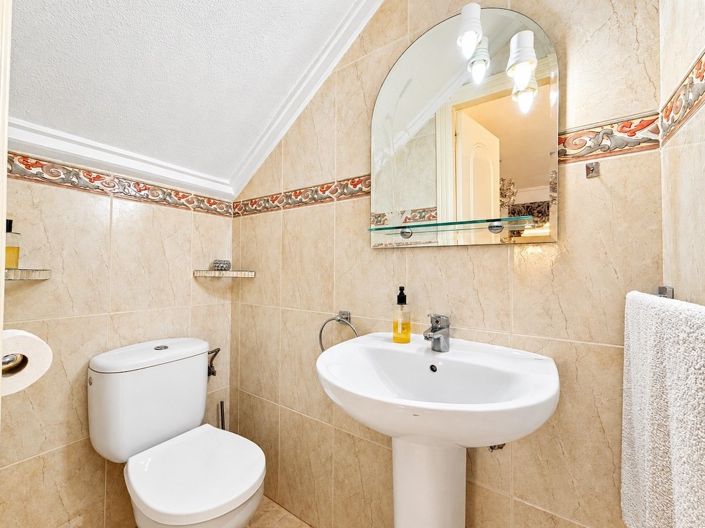 Image No.8-2 Bed Townhouse for sale