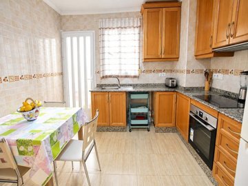 49780spacious3bedroomriversideapartmentwithse