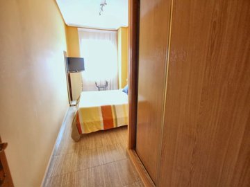 49780spacious3bedroomriversideapartmentwithse