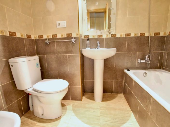 Image No.24-3 Bed Apartment for sale