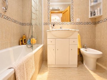 49787southfacing2bedbungalowwithselfcontained
