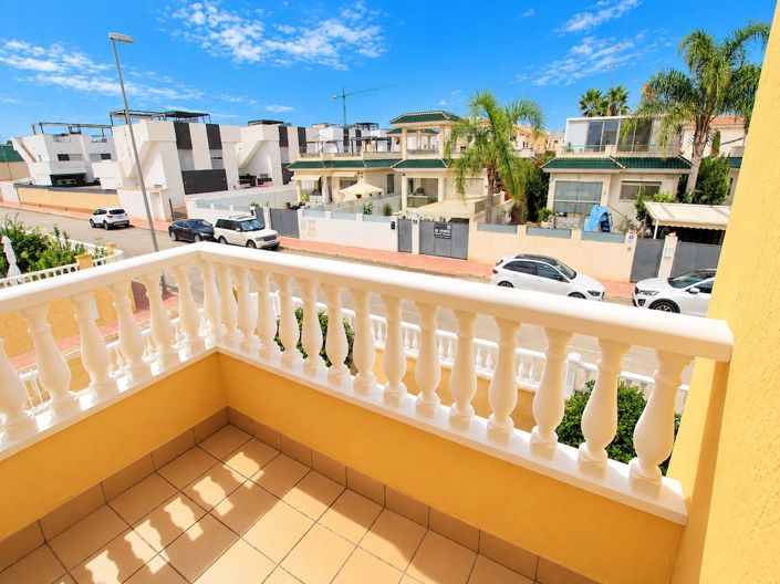Image No.17-3 Bed Townhouse for sale