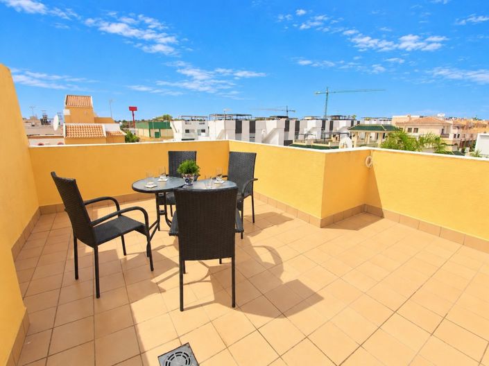 Image No.25-3 Bed Townhouse for sale