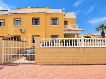 49786spacious3bedquadstylehomewithsunnyterrac