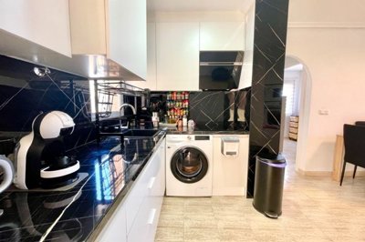 49785aspacious3bedapartmentinlasiesta06102615