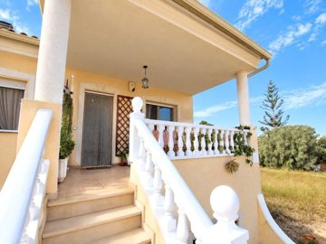 49789impressiveandspacioustownhousewithintern