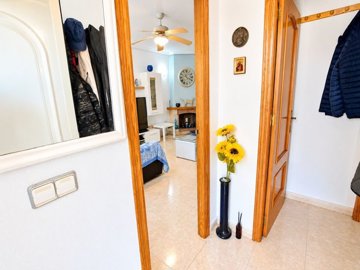 49789impressiveandspacioustownhousewithintern