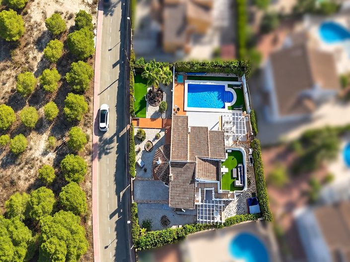 Image No.2-4 Bed Villa for sale