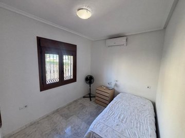 49809attractivetopfloorapartmentinlafincareso
