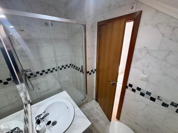 49809attractivetopfloorapartmentinlafincareso