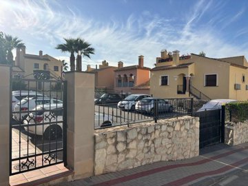 49809attractivetopfloorapartmentinlafincareso