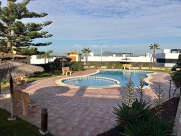 49809attractivetopfloorapartmentinlafincareso