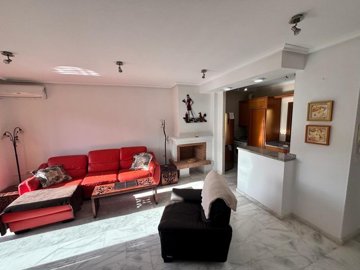 49809attractivetopfloorapartmentinlafincareso