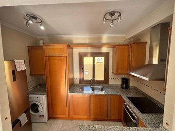 49809attractivetopfloorapartmentinlafincareso