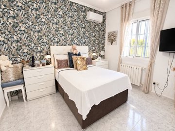 49818beautiful2bedroomvillawithmountainbackdr