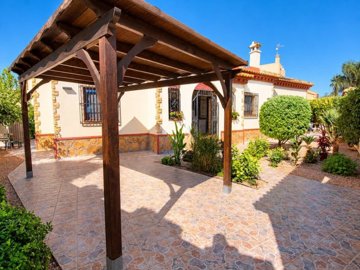 49819beautifuldetachedvillawithprivateswimmin