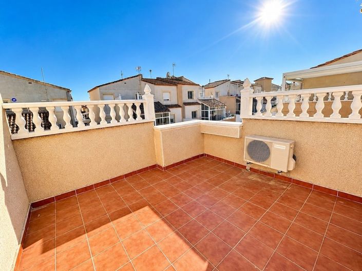 Image No.20-3 Bed Townhouse for sale