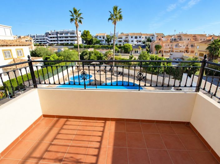 Image No.15-2 Bed Townhouse for sale