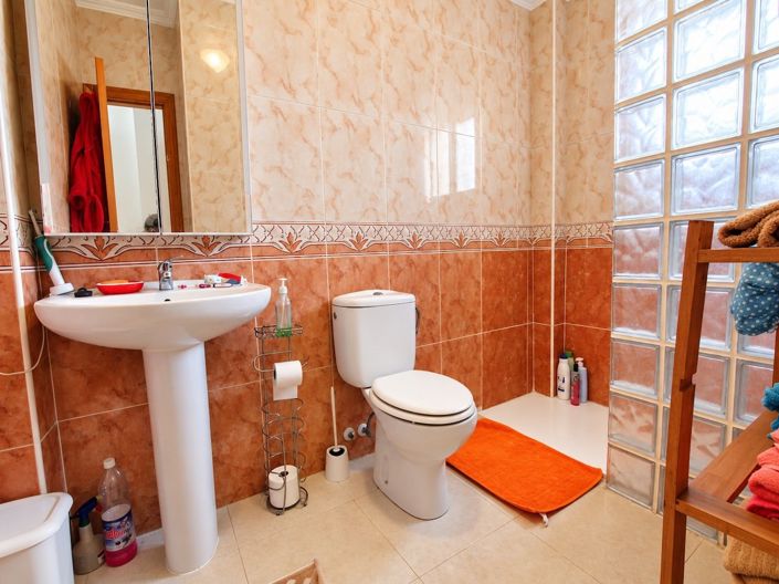 Image No.16-2 Bed Townhouse for sale
