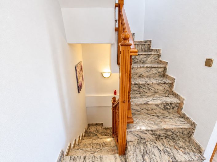 Image No.17-2 Bed Townhouse for sale
