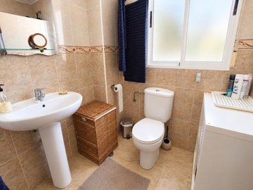 49821topfloorapartmentwithprivatesolariumform