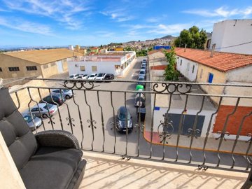 49824stylish3bedroomtopfloorvillageapartmentw