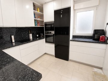 49824stylish3bedroomtopfloorvillageapartmentw