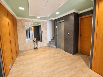49824stylish3bedroomtopfloorvillageapartmentw