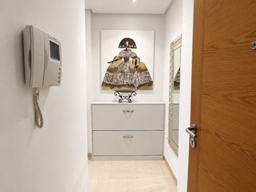 49824stylish3bedroomtopfloorvillageapartmentw