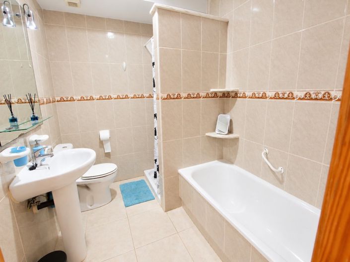 Image No.18-3 Bed Townhouse for sale